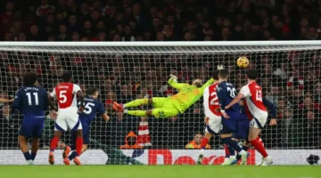 قمة الدوري الإنجليزي.. مانشستر يونايتد يواجه أرسنال في صدام لحسم الصدارة ونقاط المربع الذهبي